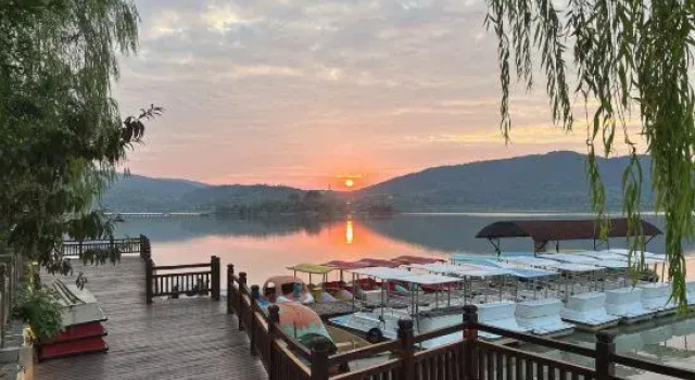 Shanjian Ge Farmstay (Nanbei Lake), Забронировать Отель Отели Цзясин с парковкой, Парковка