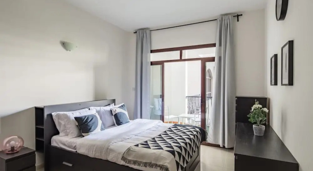 Spacious 1BR in Heart of JVC, Забронировать Апартаменты/квартира Дубай Эмират Дубай, Гостевой дом, Апартаменты/квартира