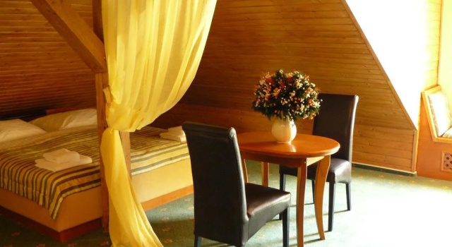 Hotel Zlatý Orel, Забронировать Отель Остравице 