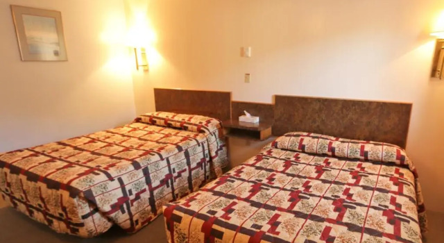 Четырёхместный номер Standard Sunset Motel