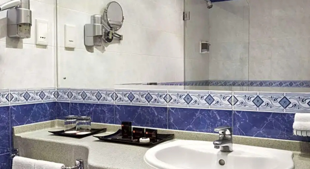 Номер Deluxe Ramada by Wyndham Qurum Beach
