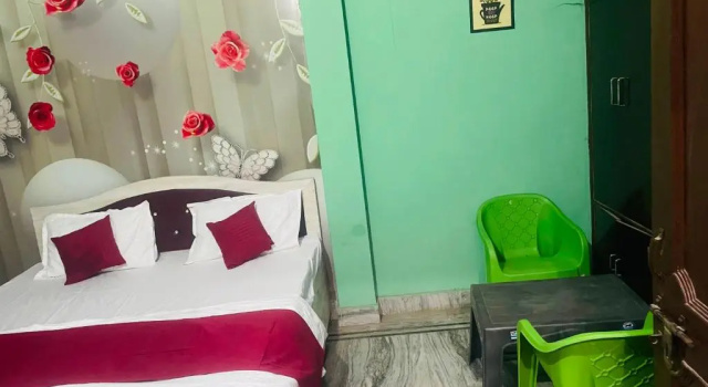 OYO Home Hotel Dream Palace, Забронировать Отель Sūrajpur штат Уттар-Прадеш