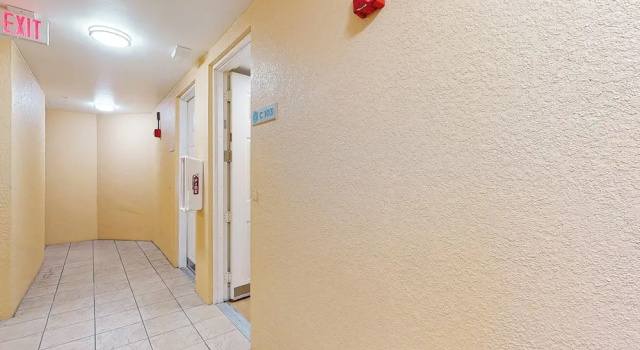 Inviting 2BR Condo w/ Lanai, Wet Bar & Office, Забронировать Апартаменты/квартира Отели Бонита-Спрингса с парковкой, Парковка