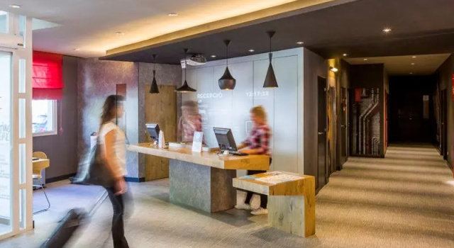 Кровать в общем номере Ibis Barcelona Castelldefels