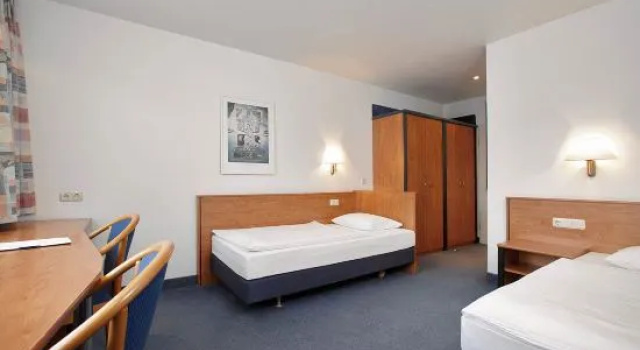 NKF-Hotel, Varaa Hotelli Springe Ala-Saksi