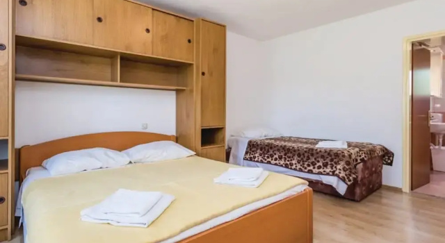 Scenic Seafront Brsec Apartment, Забронировать Апартаменты/квартира Отели Приморско-Горанской жупания с парковкой, Парковка