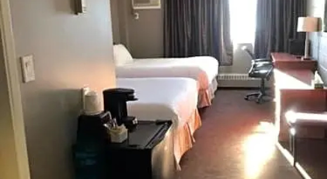 Четырёхместный номер Standard Slave Lake Inn & Conference Centre