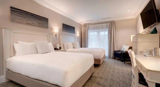 Четырёхместный номер Standard с балконом и с красивым видом из окна Inn at Bay Harbor