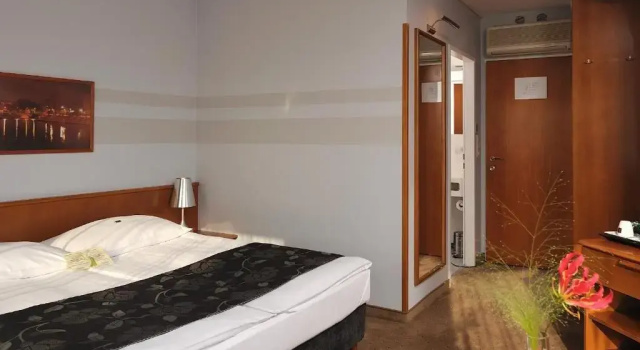 City Hotel