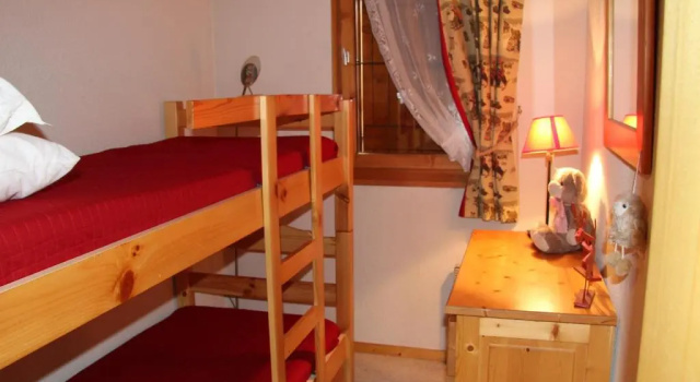 Appartement La Clusaz, 3 pièces, 6 personnes - FR-1-459-59, Забронировать Апартаменты/квартира Отели Лыжного курорта на озере Анси с парковкой, Парковка