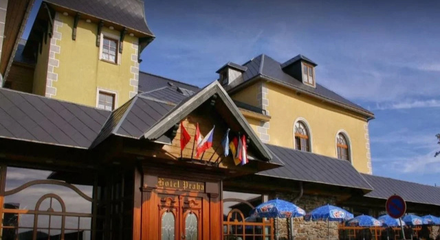 Hotel Praha, Boek Hotel Bozi Dar 