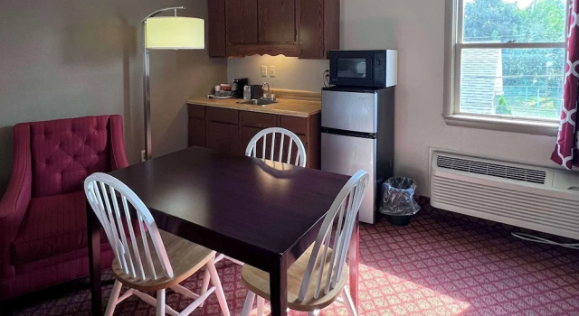 Люкс Rodeway Inn & Suites Hershey Chocolate Avenue