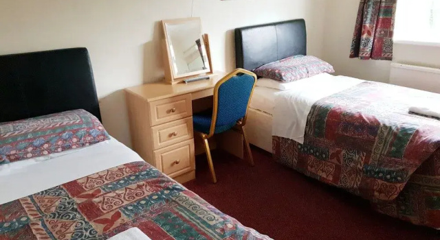 Old Priory Guest House, Забронировать Гостевой дом Отели в центре Кармартена, в центре