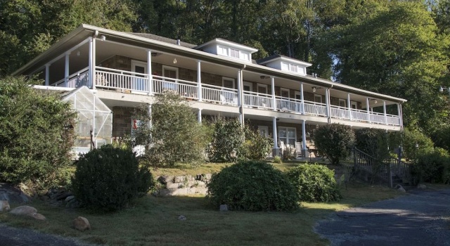 Calhoun House Inn & Suites, Забронировать Отель «постель и завтрак» Отели Great Smoky Mountains National Park с парковкой, Парковка