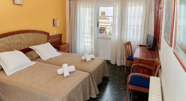 Двухместный номер Standard Hostal Illes Pitiüses