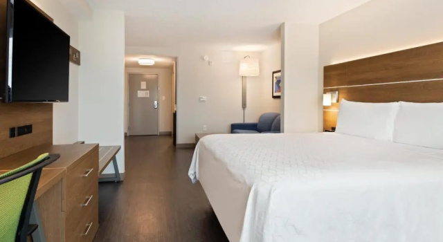 Люкс Holiday Inn Express Hotel & Suites Largo-Clearwater by IHG