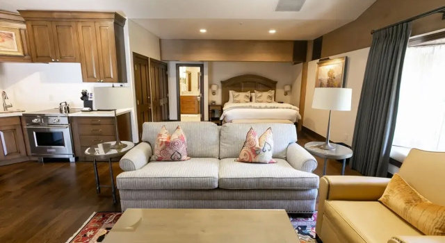Sterling Studio Hotel Room by RedAwning, Забронировать Отель Парк-Сити Deer Valley - The Canyons, рядом с Горнолыжный подъeмник Wasatch Express