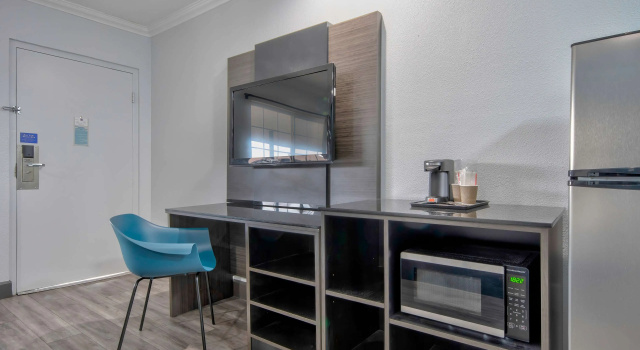 Четырёхместный номер Standard Studio 6 Suites San Bernardino, CA