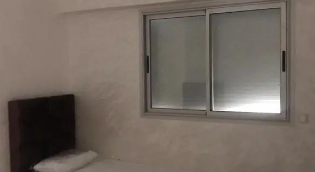 Appartement au centre ville de Tanger près de la plage N 42, Забронировать Апартаменты/квартира Отели Танжера с парковкой, Парковка