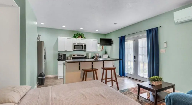 Quiet And Comfy Studio Apartment In South Bend, Minutes From Notre Dame! Pet Friendly! Apts, Забронировать Апартаменты/квартира Саут-Бенд Индиана