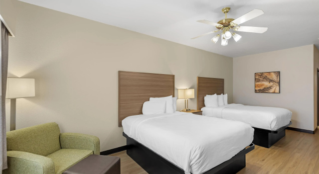 Четырёхместный люкс c 1 комнатой Best Western Firestone Inn & Suites