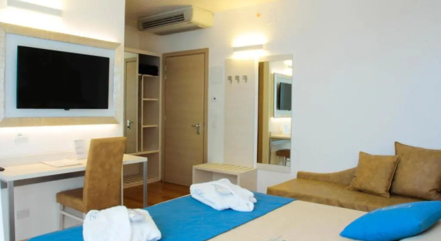 Полулюкс Superior Hotel Hollywood***S