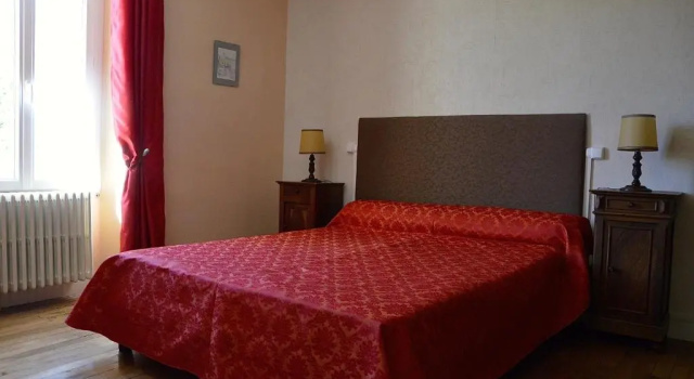 Le Vieux Noyer, Rezervați Bed and Breakfast Réaux 