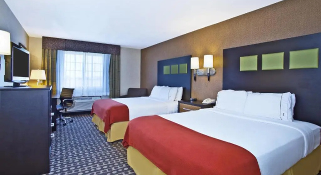 Четырёхместный номер Standard Holiday Inn Express Hotel & Suites Wabash by IHG