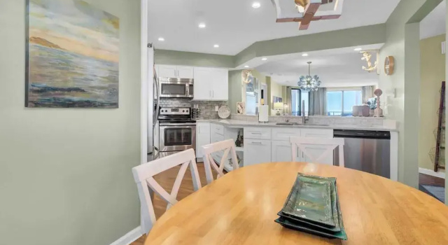 402 Summerhouse by Avantstay Beachfront Condo w/ Community Pool Access, Забронировать Апартаменты/квартира Апартаменты Lowcountry, Апартаменты/квартира