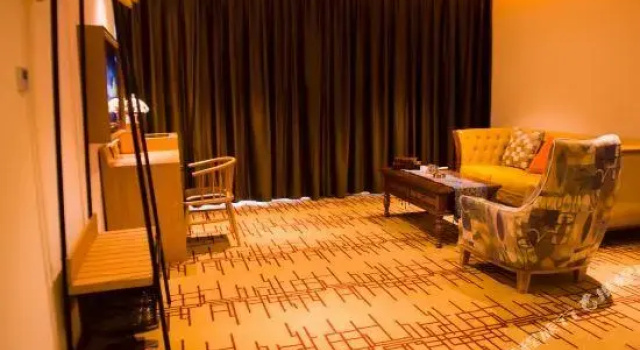 Zinn Hotel (Hefei high speed rail South Station Hui Mei Plaza store)