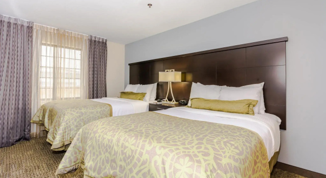 Двухместный люкс c 1 комнатой Staybridge Suites Grand Forks by IHG
