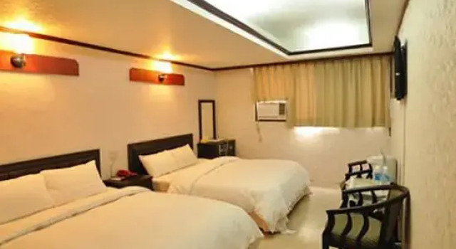 Четырёхместный люкс Standard King Lo Tung Hotel