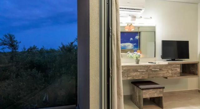 Студия Deluxe Artemis Apartments
