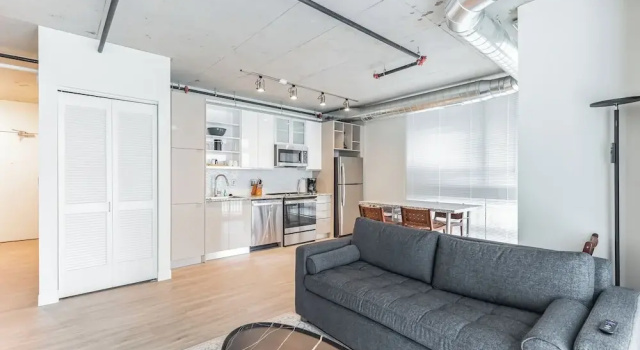 Апартаменты Sleek DT Cleveland Apt at City Club