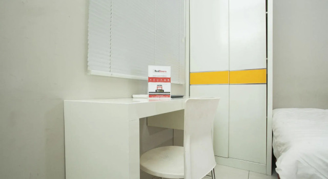 RedDoorz at Siwalankerto Surabaya, Boek Hotel Siwalapkerto East Java