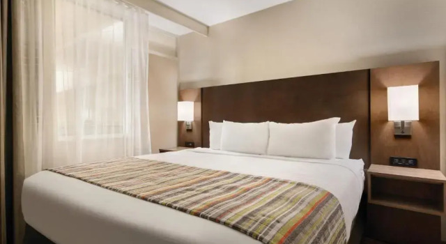 Люкс Country Inn & Suites by Radisson, Fergus Falls, MN