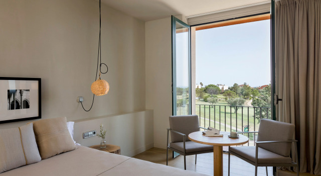 Трёхместный номер Standard Hotel Peralada Wine Spa & Golf