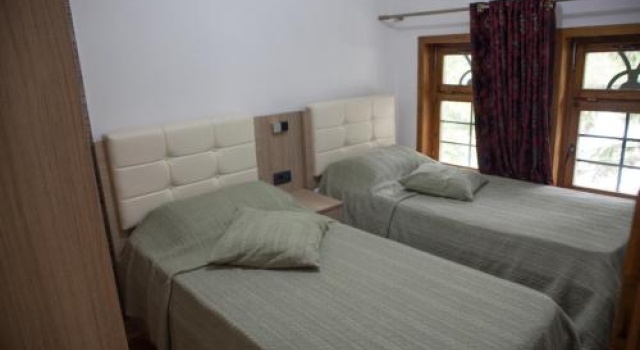 Hotel Fusha E Gjese, Забронировать Отель Отели Kukës County с парковкой, Парковка