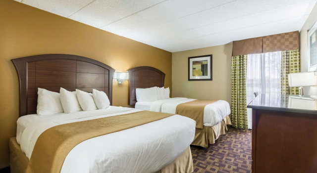 Четырёхместный номер Standard Quality Inn & Suites Arden Hills - Saint Paul North