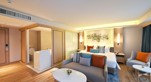 Полулюкс с балконом M Pattaya Hotel - SHA Extra Plus