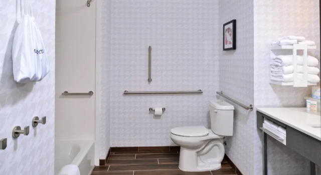 Номер Standard Hampton Inn & Suites Greensboro Downtown, Nc