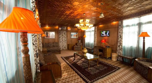 Отель Swan Group Of Houseboats, Забронировать Отель Отели Jammu & Kashmir Ski с парковкой, Парковка