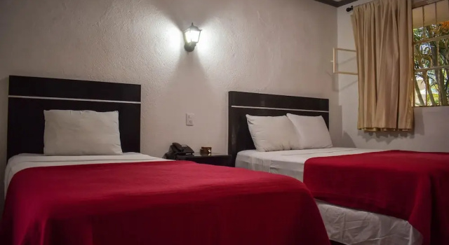 Трёхместный номер Standard Hotel Santa Ana