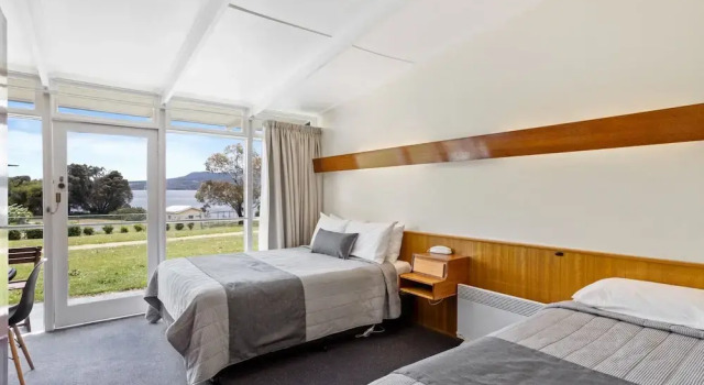 Семейный номер Standard с видом на реку Riverfront Motel & Restaurant