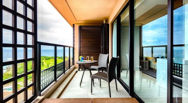 Номер Superior с балконом и с видом на океан Hotel Shigira Mirage