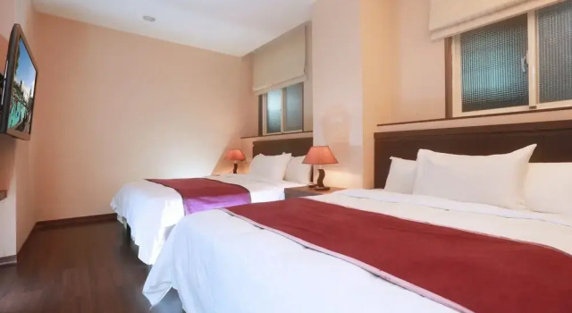 Четырёхместный номер Comfort King Town Hotel