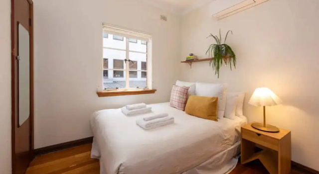 Апартаменты Charming Art Deco Unit in East Melbourne