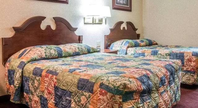 Шестиместный номер Standard Rodeway Inn Madison Heights - Detroit