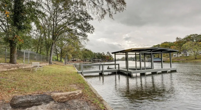 Spacious Hot Springs Lakehouse on Lake Hamilton!, Đặt Nhà nghỉ dưỡng Hot Springs Village Arkansas