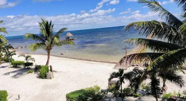 Indigo Belize 1b 3 Bedroom Condo by RedAwning, Boek Appartement Cayo Espanto Belize